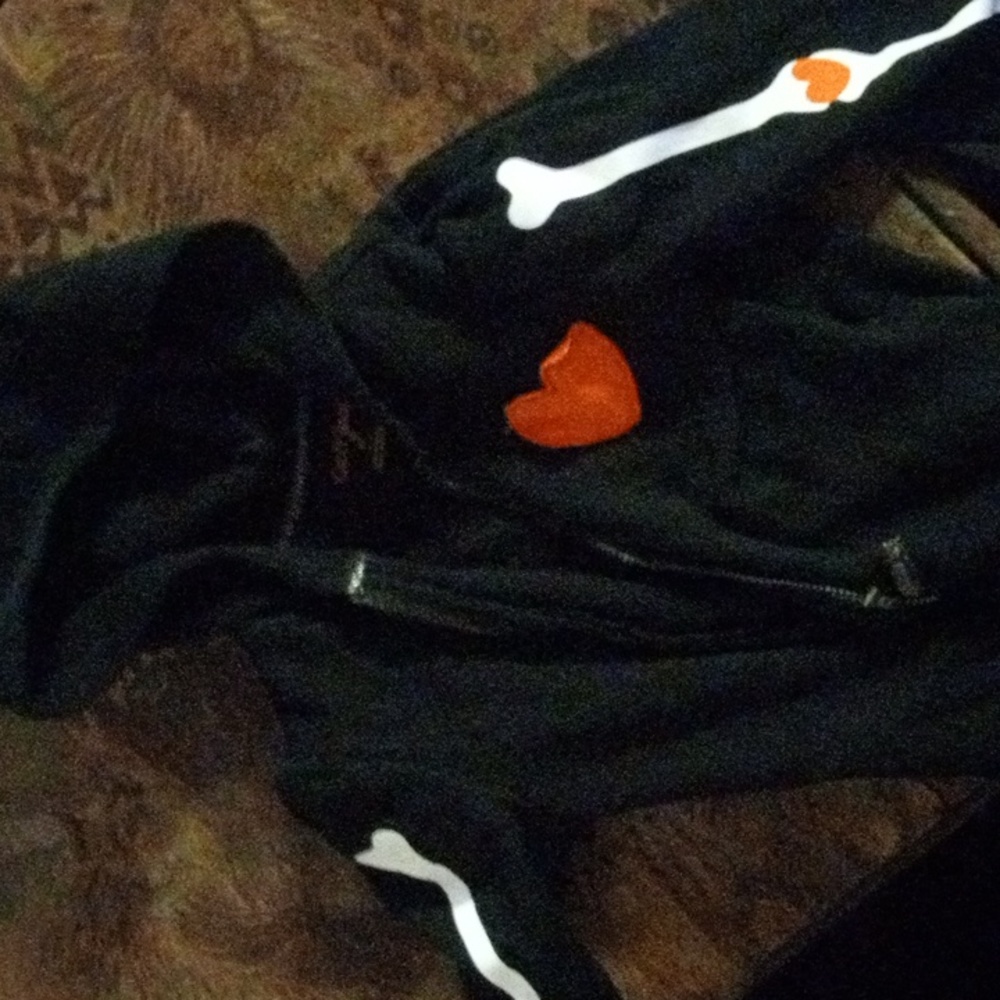 Little girls size. 5 T black sweater the brand is cat and jack Halloween sweater